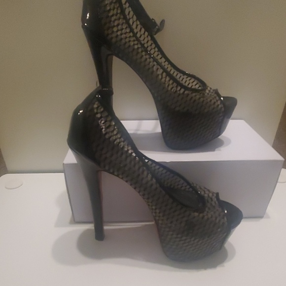 Custom Platform Stiletto Peep toe w Painted bottom - Picture 3 of 8